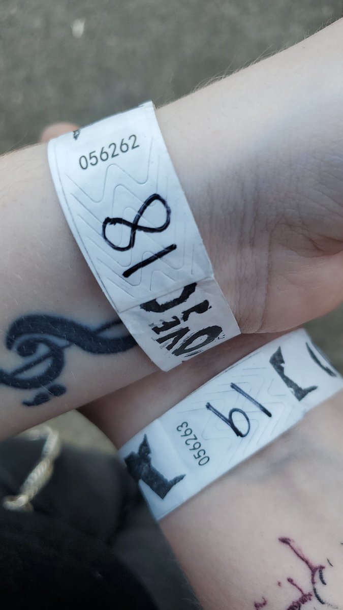 It_isNico's tweet photo. Been here since 8AM and ready for the concert! So excited @lovejoy https://t.co/C19AeaOWur