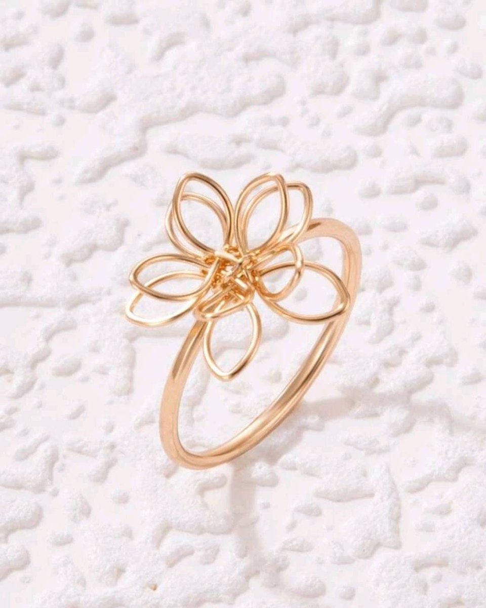#etsy shop: Ring (N) - gold floral

#etsyukseller #rings #goldrings #floralring #sizenring #giftsforher #mothersdaygift #valentinesgift #femalesecretsantagift #quirkycreationsni  etsy.me/3ItOyIW