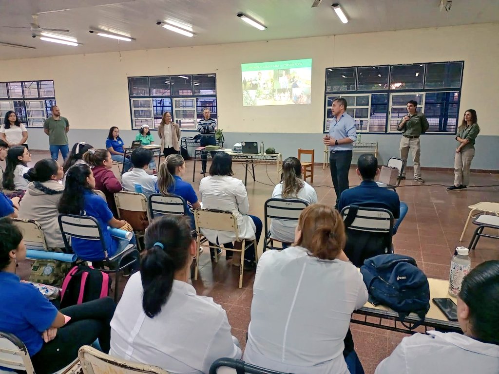 oviedo_luis's tweet photo. 19/05 de muchas actividades: 
IGUAZÚ, Convocatorias a cubrir hs Superiores; acompañando vía ZOOM a @Arce_Carlos_ entrega de impresoras y computadoras. 
SAN IGNACIO: Participamos de una reunión de PFI y Profesorado de Inglés.
@cjdechat @jalbertogalarza
@ADOMIS_Misiones @grillo141 https://t.co/YgQWb7GXlQ