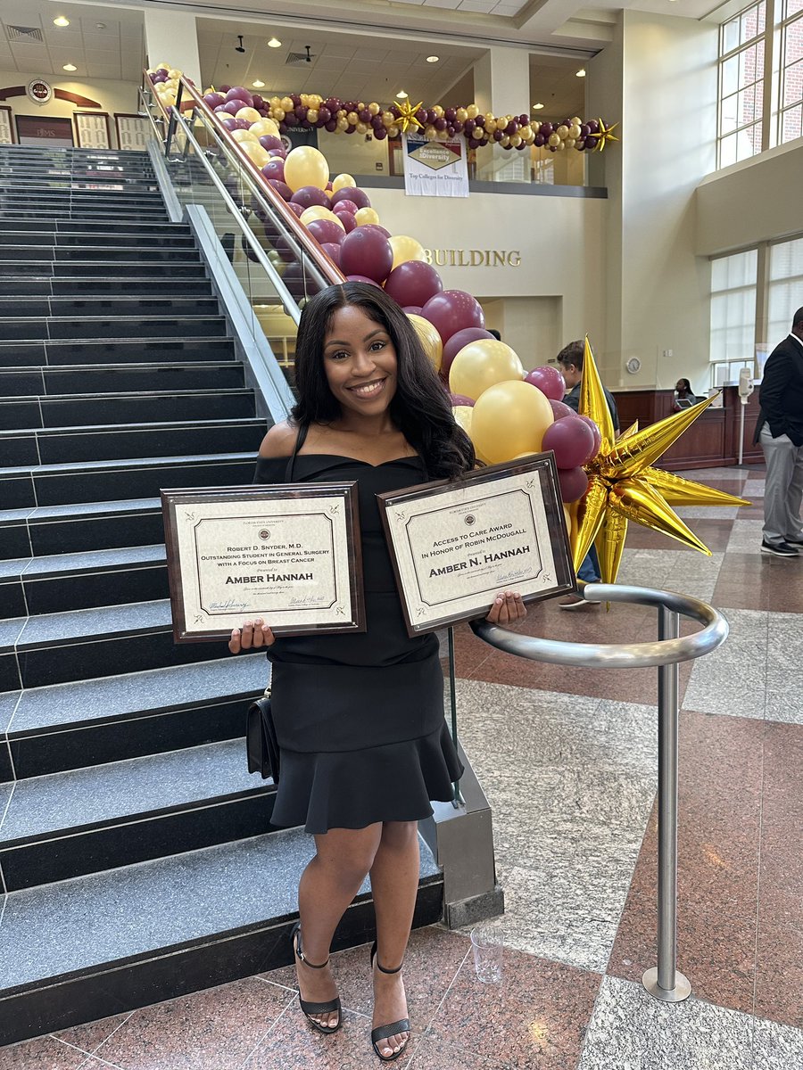 itslilbit_'s tweet image. Award Ceremony ✅