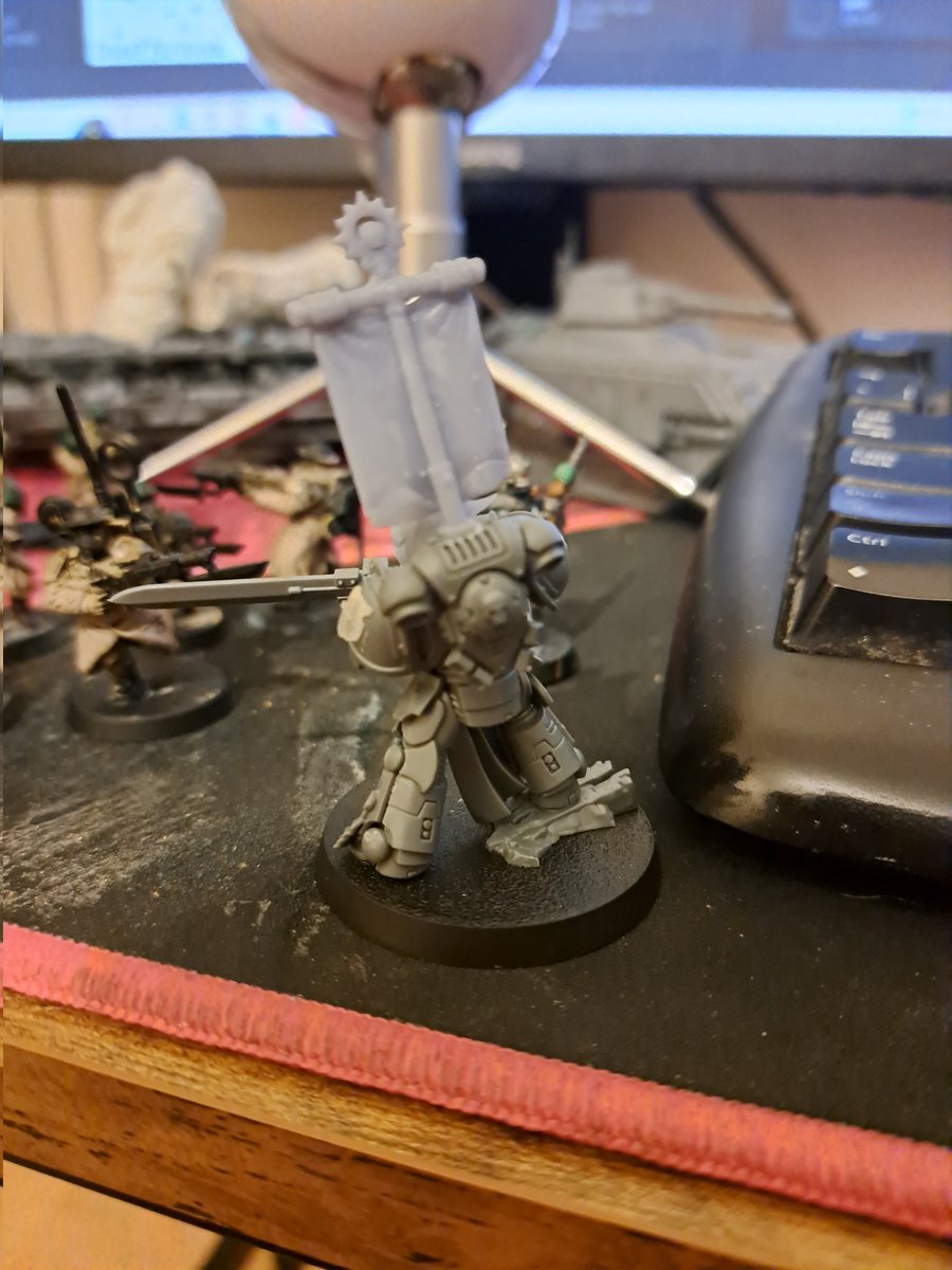 Varvarus123's tweet photo. Thought I'd show off the next project, too. My Company Champion for the Sons of Avalon. Looks a little too DA at the moment, but the paint should change that. Need ideas for the banner and his heraldry! #WarhammerCommunity #warhammer40000 #warhammer40k https://t.co/XUZmeYnH2a
