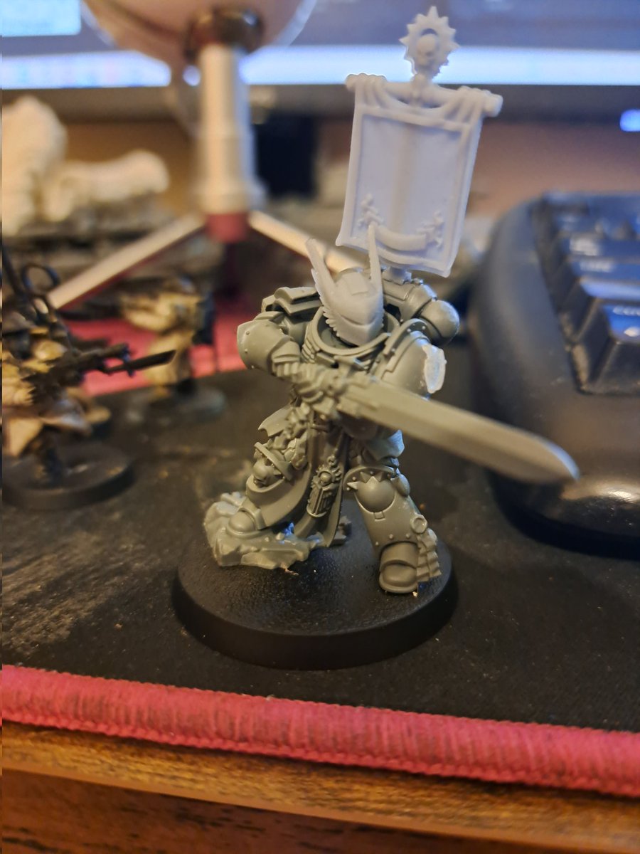 Varvarus123's tweet photo. Thought I'd show off the next project, too. My Company Champion for the Sons of Avalon. Looks a little too DA at the moment, but the paint should change that. Need ideas for the banner and his heraldry! #WarhammerCommunity #warhammer40000 #warhammer40k https://t.co/XUZmeYnH2a