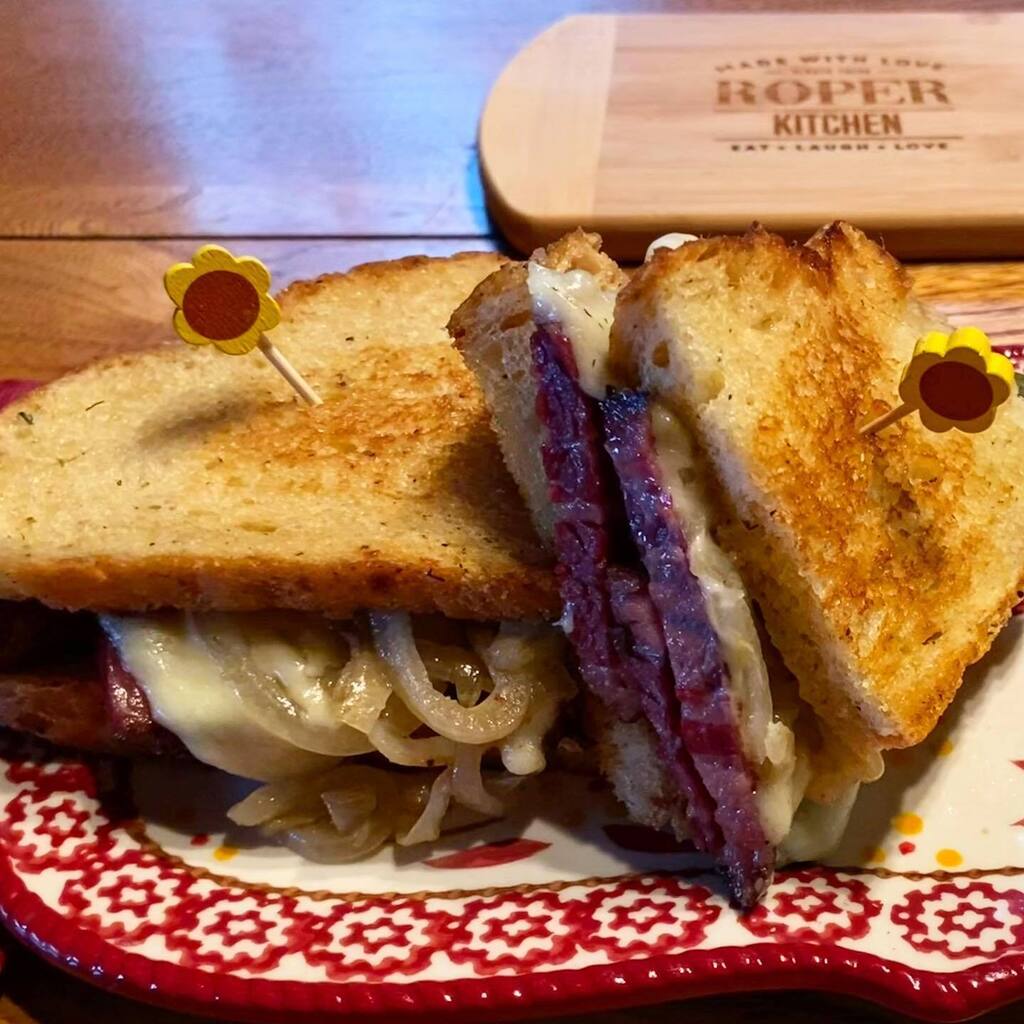 Home-smoked pastrami with sautéed onions and Cooper cheese on cheesy dill bread.
.
.
.
.
.
#pastrami #hotpastrami #pastramisandwich #beef #beefitswhatsfordinner #cookingwithcooper #coopersharp #cooper #sandwichlove #friday #weekend #homecooking #home #la… instagr.am/p/CscjlzmsbN5/