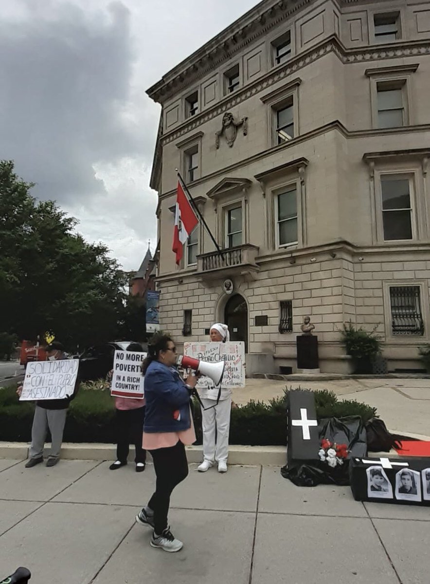The U.S.-backed regime of Boluarte is tightening its grip on the rights of the Peruvian people. The Supreme Court has ruled protesting a crime. Only hunger strikes &amp; labor strikes will be considered legitimate forms of demonstration
 
Solidarity with our Peruvian friends🇵🇪