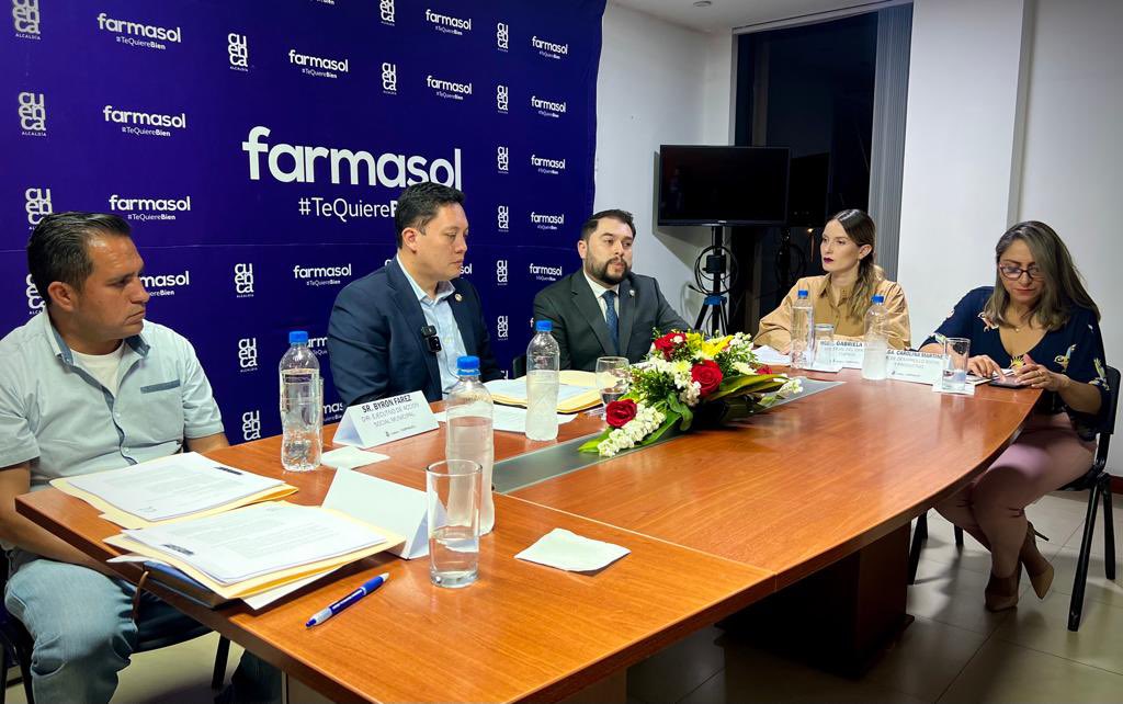 czamoramatute's tweet photo. Nuestro objetivo es brindar servicios de salud de calidad y lo conseguiremos. 

Designamos al Dr. Jorge Ulloa, Gerente de @FarmasolEp. Confío en tus capacidades, cuentas con mi apoyo para optimizar los procesos y prestaciones de tan importante empresa. 

#CuencaSeTransforma ❤️💛 https://t.co/Y7WMxjoZab