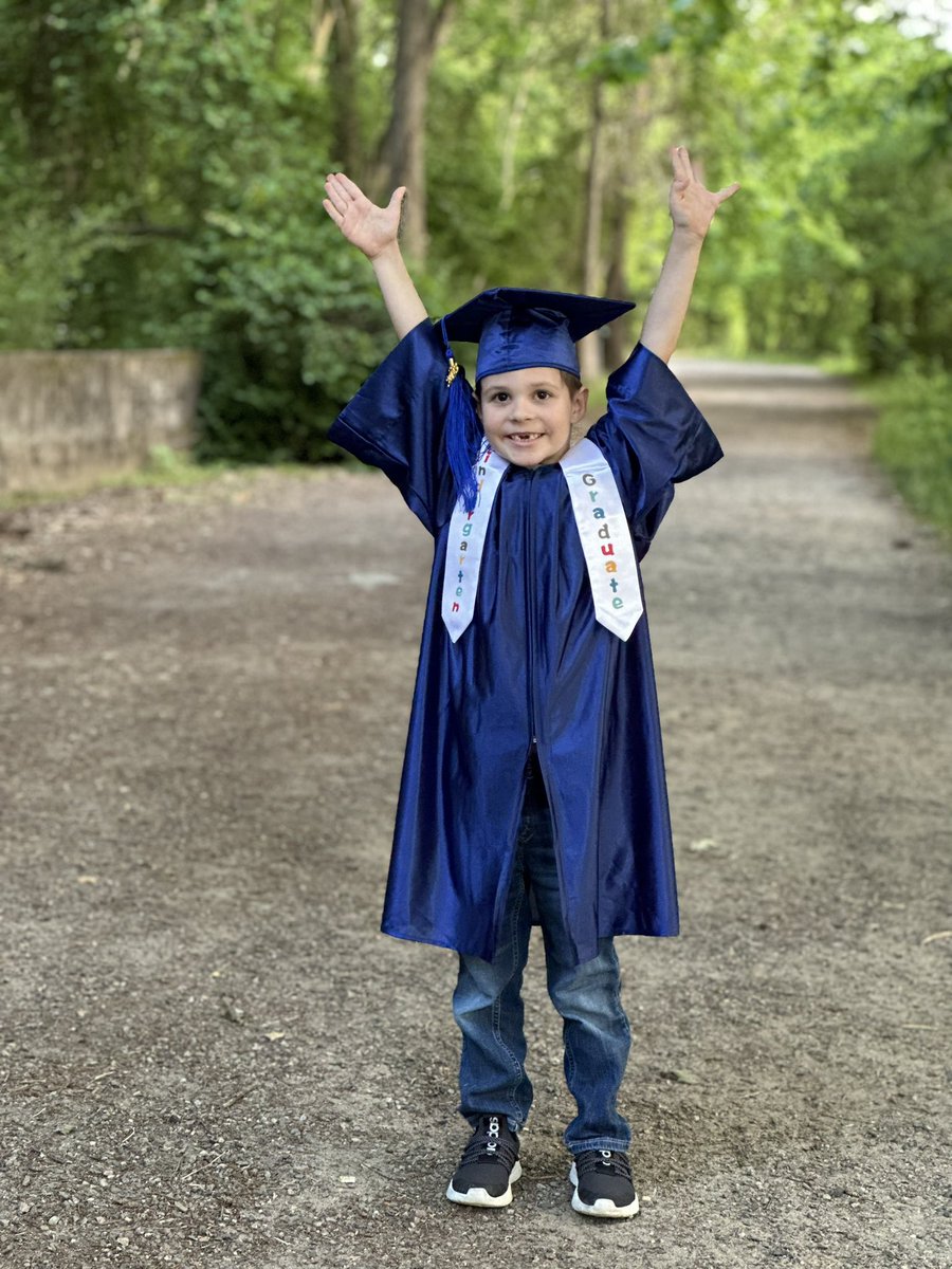 RSkinner2014's tweet photo. Kindergarten graduation for my sweet heart warrior ❤️ https://t.co/vaIFRuaP6i