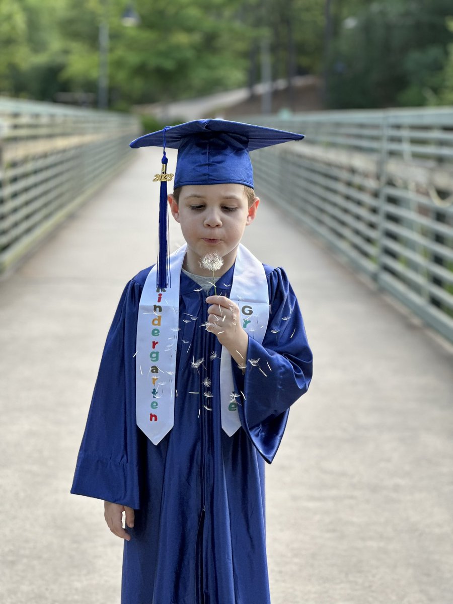 RSkinner2014's tweet photo. Kindergarten graduation for my sweet heart warrior ❤️ https://t.co/vaIFRuaP6i