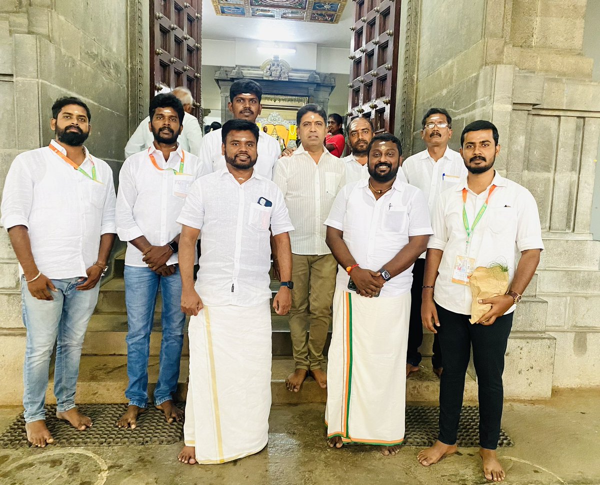 SuryahSG's tweet photo. #ஈச்சனாரி விநாயகப் பெருமான் தரிசனம்.
Darshan at #Echanari Temple with #BJP friends. 🙏 https://t.co/SabZ0T6Fo2