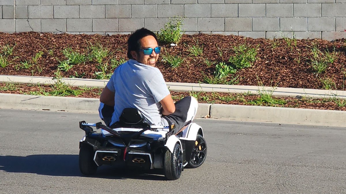 denzilv's tweet image. This is what I do when I&apos;m #funemployed. 😂