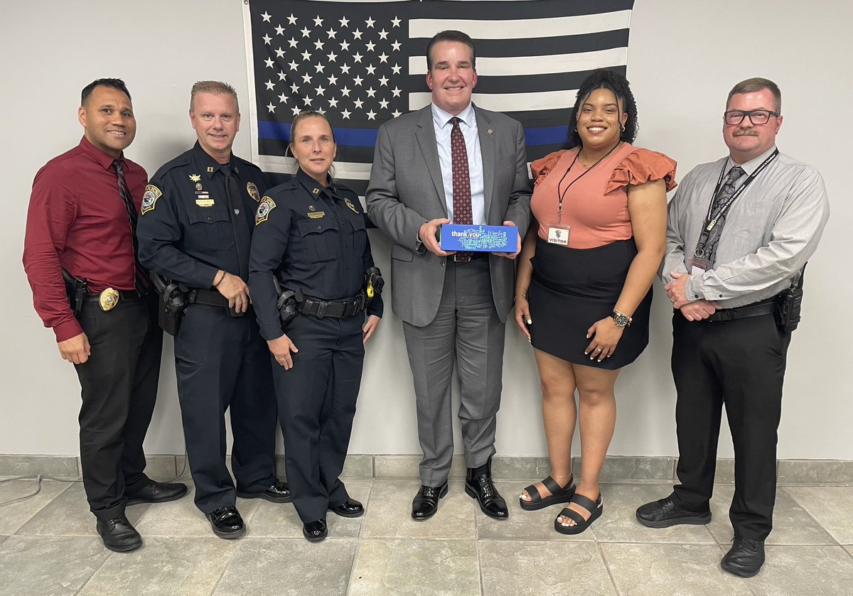 Many thanks to our #friends &amp; #CommunityPartners <a href="/BBBSBroward/">Big Brothers Big Sisters of Broward</a> for stopping by the PD earlier this week to thank us during #NationalPoliceWeek for our partnership in the #BigsInBlue initiative, a #mentoring program pairing our officers with kids from around Broward County.