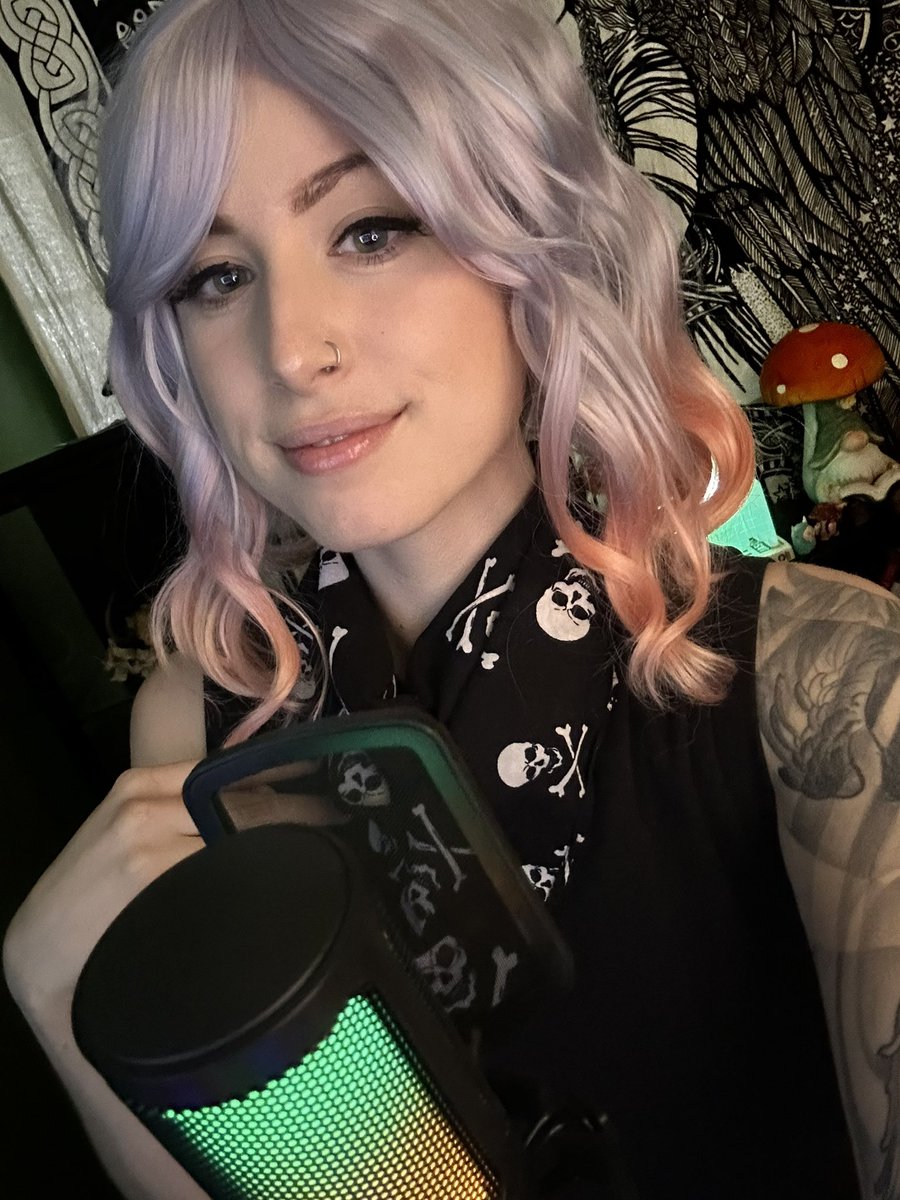 Feeling my inner #pirate tonight with this ol bandana. Come join me on #stream, I’m playing #GreenHawkPlatoon at twitch.tv/PhoeniixPlays