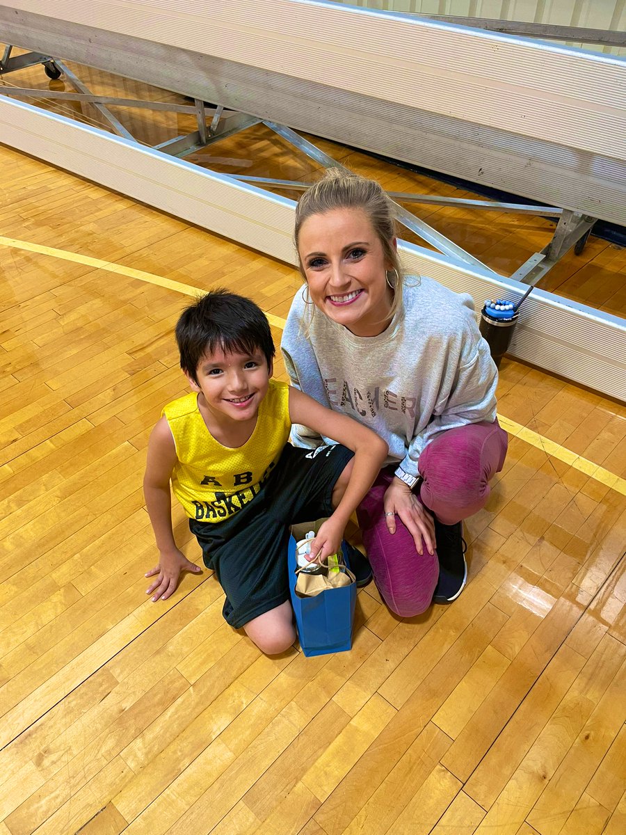 klindsey87's tweet photo. my grandma was a “celebrity guest” in my classroom today!! she read a book about a girl with autism that loves science. we each made our own lava lamps. what a blessing!! #grizzlies #2ndgradeteacher  #science 

🩵💛🤍

@HumbleISD_GE @HumbleISD https://t.co/1M6f982LcO