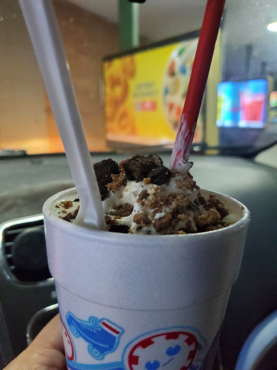 Friday night treat stop. Pass the Oreo &amp; Reese's Master Shake! (at @SonicDriveIn in Bloomington, MN) swarmapp.com/c/lDdMFnqfoNf