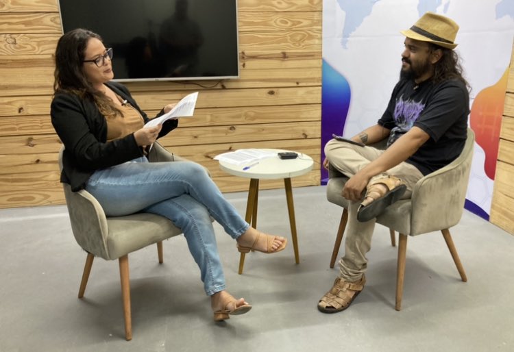 ama_nascimento's tweet photo. 🗣Mais uma série de podcasts saindo do forno. Desta vez, sobre “Criação Audiovisual para WEB”. Storytelling, rotinas produtivas de conteúdos e Media Training em pauta. Muito obrigada @jefamorim @oliviamindelo e @kmichiles pela generosidade e colaboração. ✨ Em breve!!! #etepac https://t.co/HxXGyqb94z