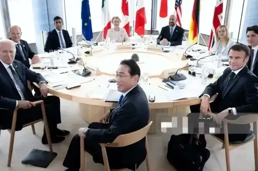 sfh1349508797's tweet photo. 开会不可怕，对比才尴尬。
同样是会场，G7跟我们差的太远了。 https://t.co/JkHSxAXpd9