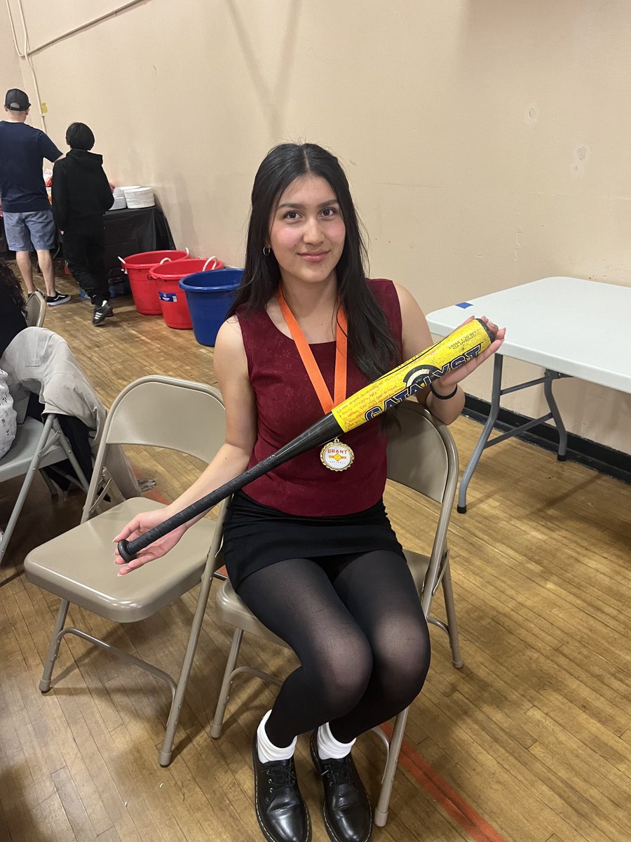 Grant_athletics's tweet photo. Grant softball special award to Victoria with the slugger award what a great honor, she gets coaches high school bat signed by Coach Kaminsky ⁦@MsMcMurrin⁩ ⁦@Irishtata⁩ ⁦@grantpeteacher⁩ https://t.co/9Q3dCbfHC7