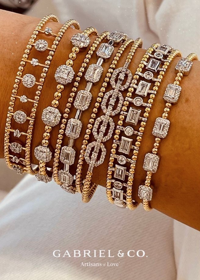 GabrielCoNY's tweet photo. Elevate your style with our Bujukan Bangles
The Iconic Bujukan Collection: https://t.co/rVINpM0102
#bangles #braceletstack #armparty #bangles #banglebracelets #goldbracelets #diamondbracelets https://t.co/ScTomQgXkn