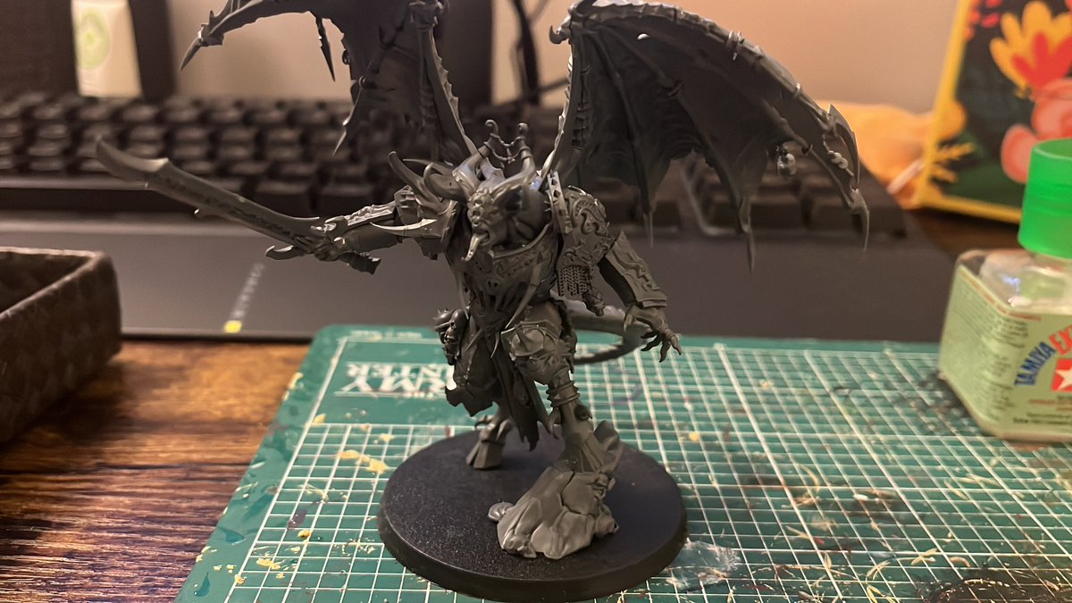 ModeratePants's tweet image. With my daemon prince built I have finished off the S2D box! And despite playing this game for years I think this is the first box I’ve ever finished. But never mind that!