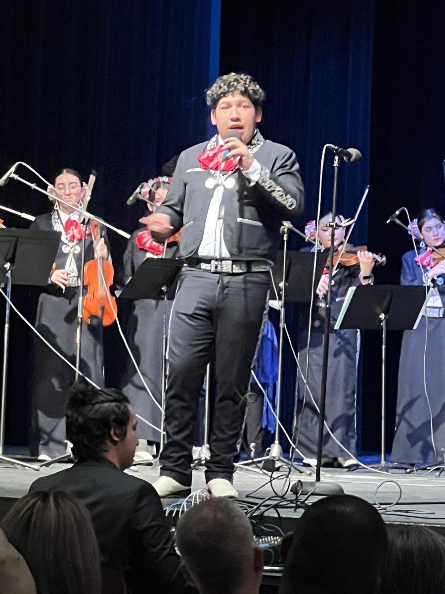MGonzales_AHS's tweet photo. “Canta y no llores!” Superior performances by AHS Mariachi Los Pioneros and JV Mariachi! Our Trailblazers are happiest performing on stage! @Americas_HS @AmericasBAN @EOrtiz_AHS https://t.co/WJc3ZWZiK1
