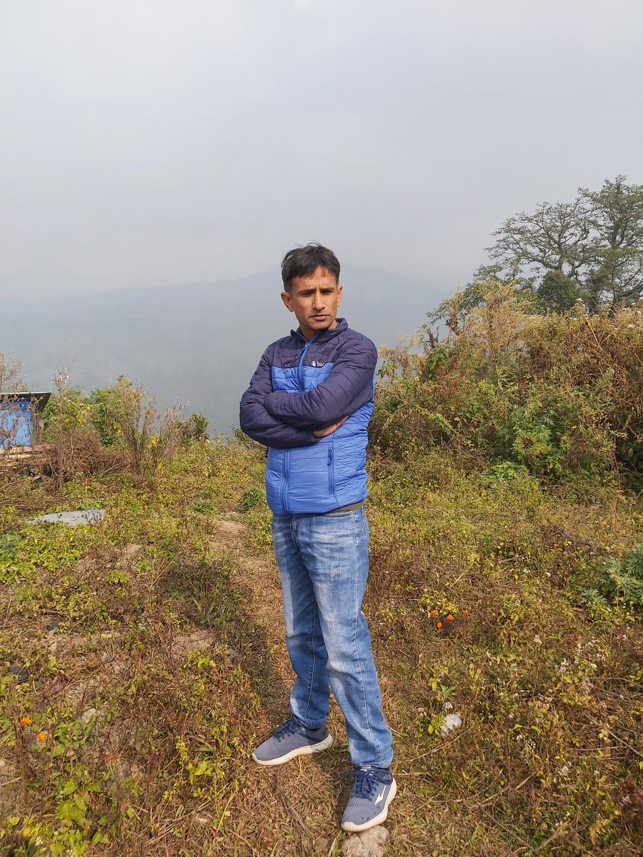 पागल लाई कसैले बिश्वास गर्दैनन ,
                                           तर कुनै बिश्वासले नै उ पागल भएकाे हाेला भनेर चै कसैले बुझ्दैनन।।