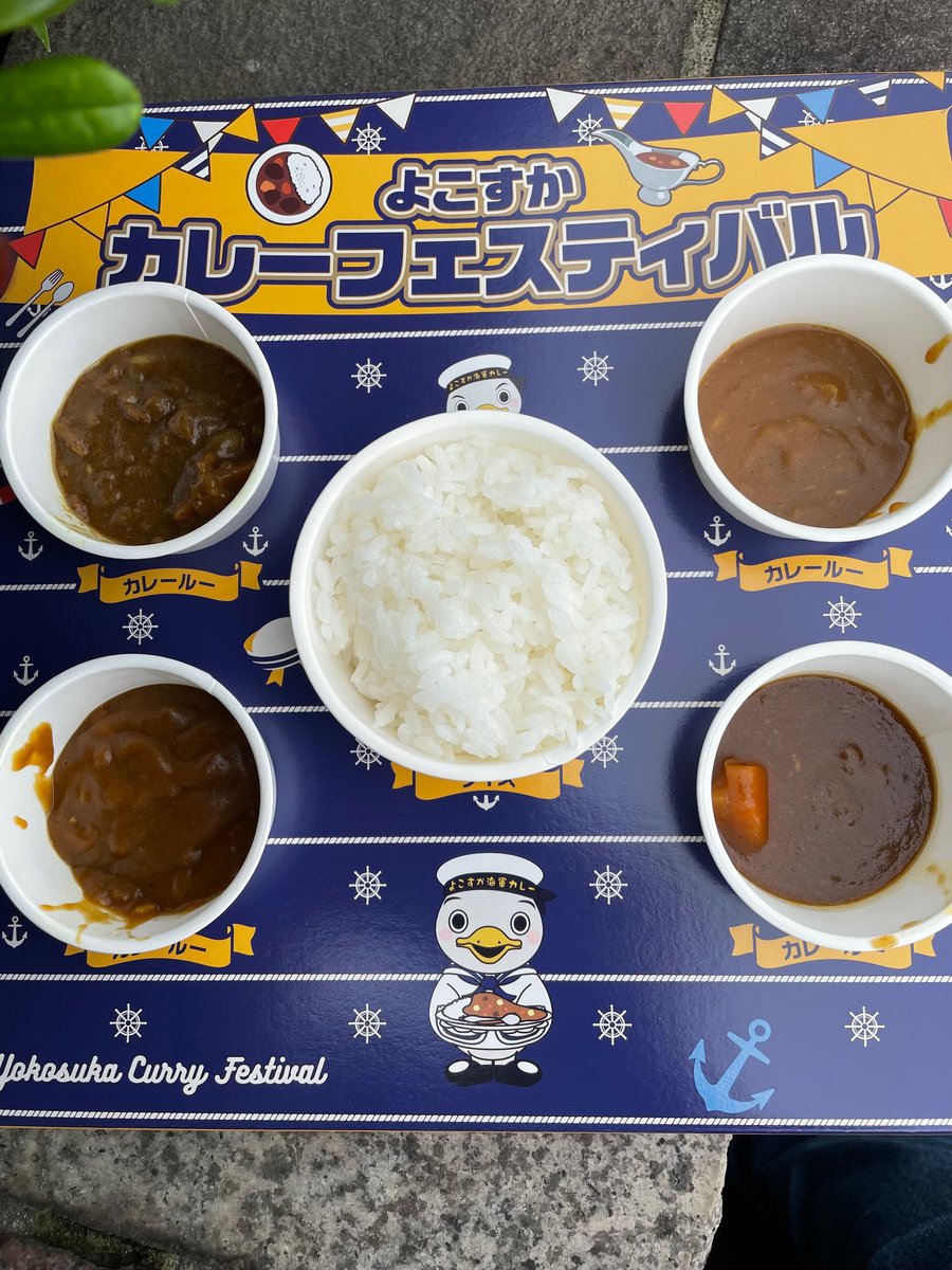 初手はやっぱりカレーバイキング
左上から時計回りにあすなろファーム、ドブ板食堂、メルキュールホテル、ラウナ
本当にみんな個性的で美味いのだ