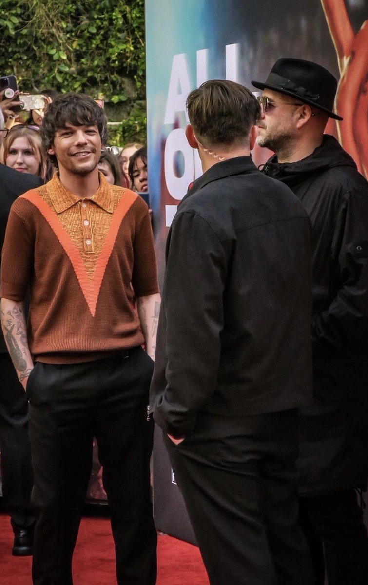ltbrnews's tweet photo. FOTO | A OLHADA!?? Louis Tomlinson durante o Red Carpet de ‘All Of Those Voices’ em Los Angeles. 😏❤️‍🔥 

— LTWorldUpdates https://t.co/yHSr5BbptE