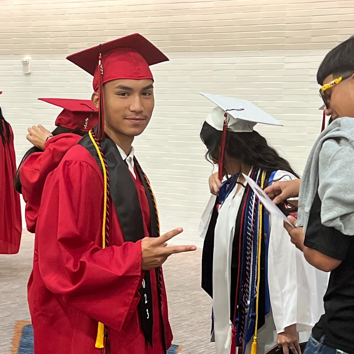 MSCSK12's tweet photo. Congratulations on reaching this milestone! Continue to dream big as you start this new chapter! Take a look at highlights from today’s ceremonies. #WeStandOut
🔹 Germantown High School
🔹 Northwest Prep Academy
🔹 Raleigh-Egypt High School
🔹 Oakhaven High School
(1/2) https://t.co/j6UUWA3TnF