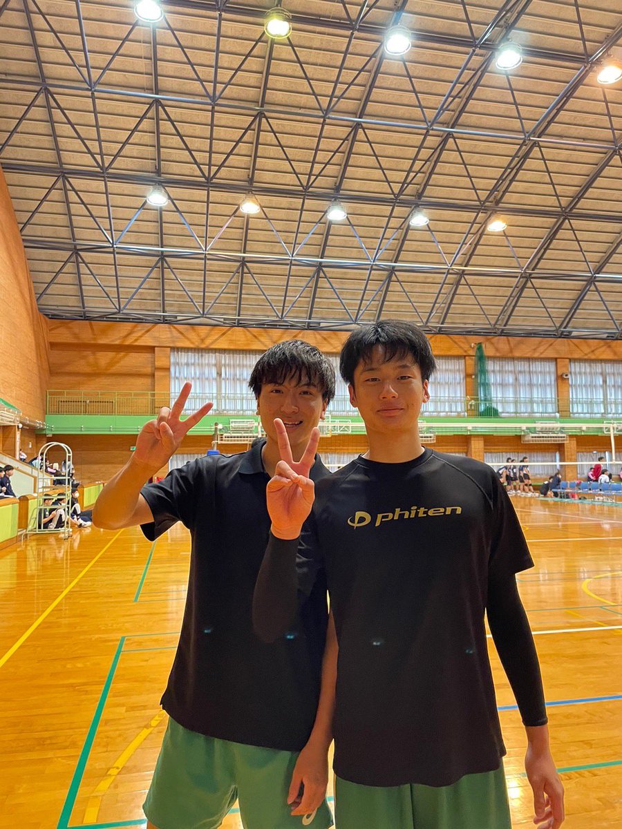 昨日からチャレンジマッチ佐賀大会が始まりました！！
初戦は、福岡教育大学さんと行い
25-22
25-21
セットカウント2-0で勝利しました🎉
今日は4試合目と、勝ち進めば5試合目にあります。
応援よろしくお願いします🎌