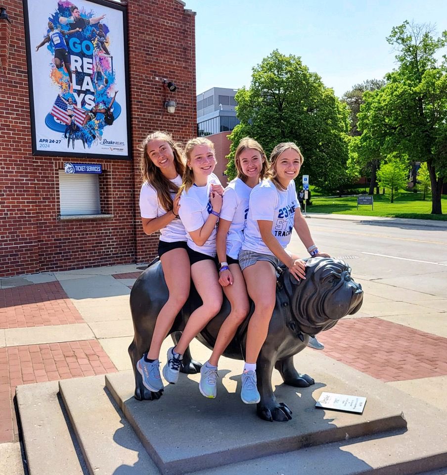 LadyCometsTF's tweet photo. This amazing 4x100 team will go down as 4th all time in school history👏🏼
Our seniors will be deeply missed!
@morgannmmeyer  will be hard to replace she has been our best team leader and starter for the last 3yrs
@JamiPortz 
Tayla
Dessa- a work horse willing to do anything for us https://t.co/TBvuJpEsmZ