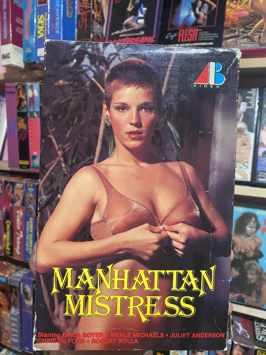 Manhattan Mistress (1981)

#ericaboyer #georgepayne #julietanderson #jerrybutler #davidruby #abvideo #vintageporn #adultvhs #vhsporn #80sporn #goldenageofporn #vintageerotica #vhscollector #bigboxvhs #manhattanmistress