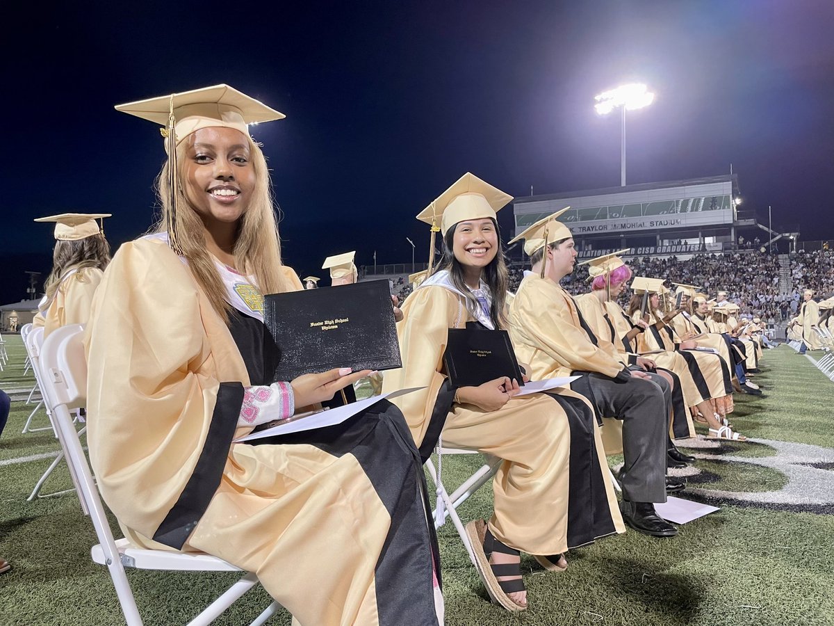 LamarCISD's tweet photo. Congratulations to the Foster High School Class of 2023. Soar higher toward even greater heights than before. #FlyHigh https://t.co/bvyAgU9Cpa