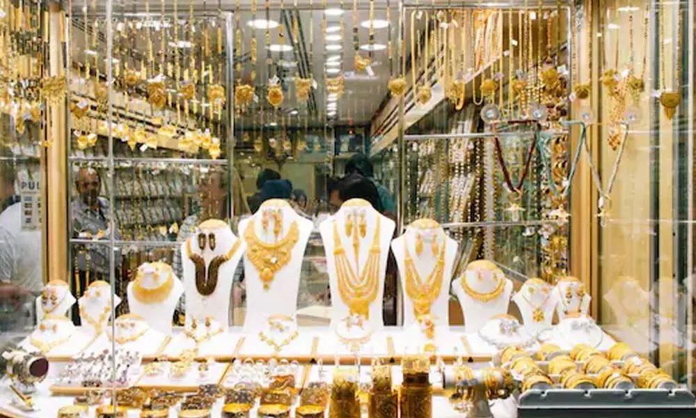 Aryabhata99's tweet photo. Reports are coming in from TN that several Jewelry shop, Cooking appliances ( vessels) store, even grocery stores are receiving pre orders worth several lakhs rs from a Dravida party for 2024 delivery, but payment will be made this month with #2000notes 💰MoneyTrail https://t.co/Uvres5pbjI
