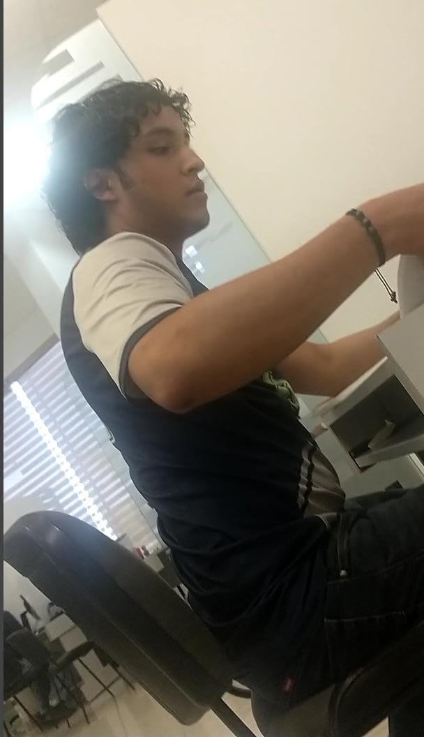 Ch1c0sD3L4C4ll3's tweet photo. Haciendo lo propio en el SAT #Auditando #ChicoDLCalle #StreetGuy #Paparazzi #RealGuy #Corresponsal desde #Manzanillo https://t.co/6BJTR0ybmK