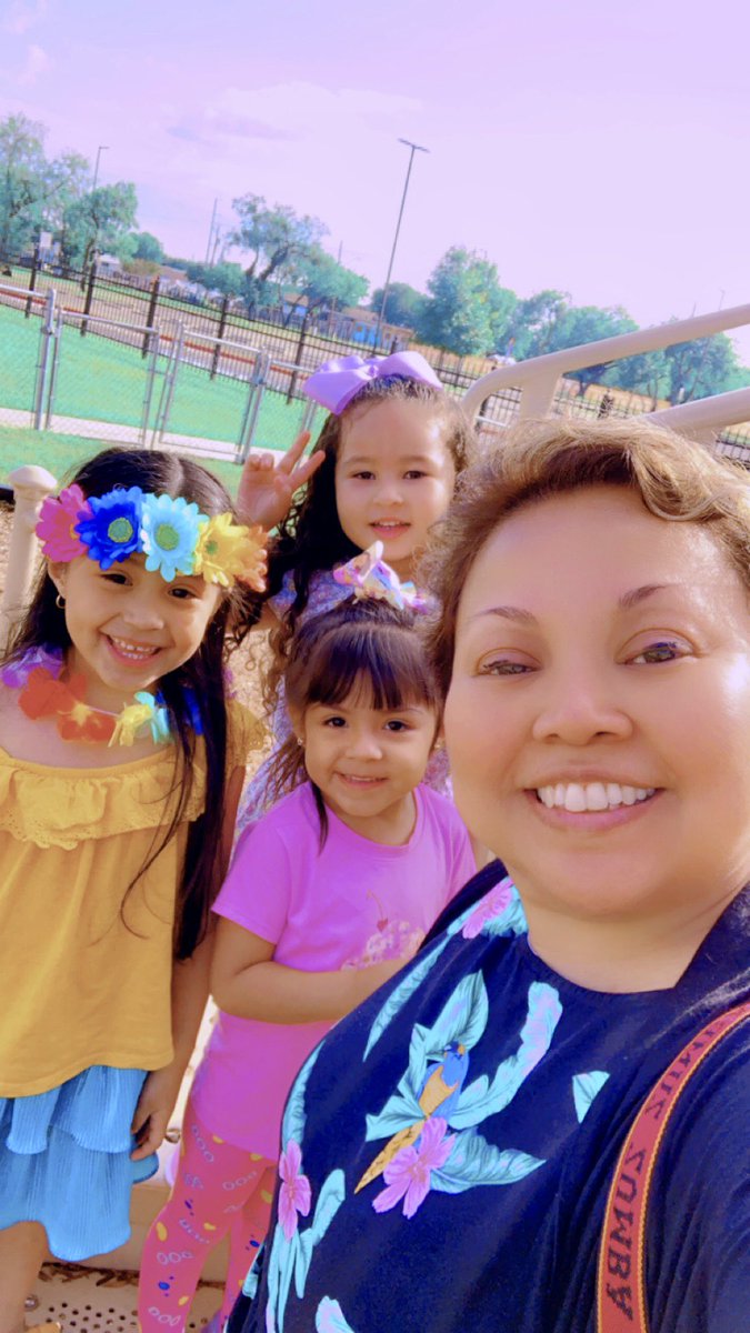 glgal00's tweet photo. L de Luau - vestimos de Hawaiian πΊ ποΈ @JOSECARDENASECC @EISDofSA #schoolcountdown #countdowntosummer https://t.co/ZFqEKYnQNK