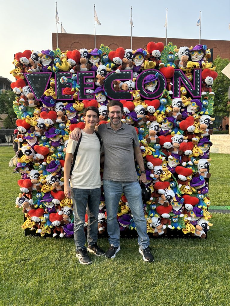 And one with <a href="/LEC10_/">LEC (Lucas Costantini)</a> from yesterday… <a href="/veecon/">VeeCon</a> 
#veecon2023