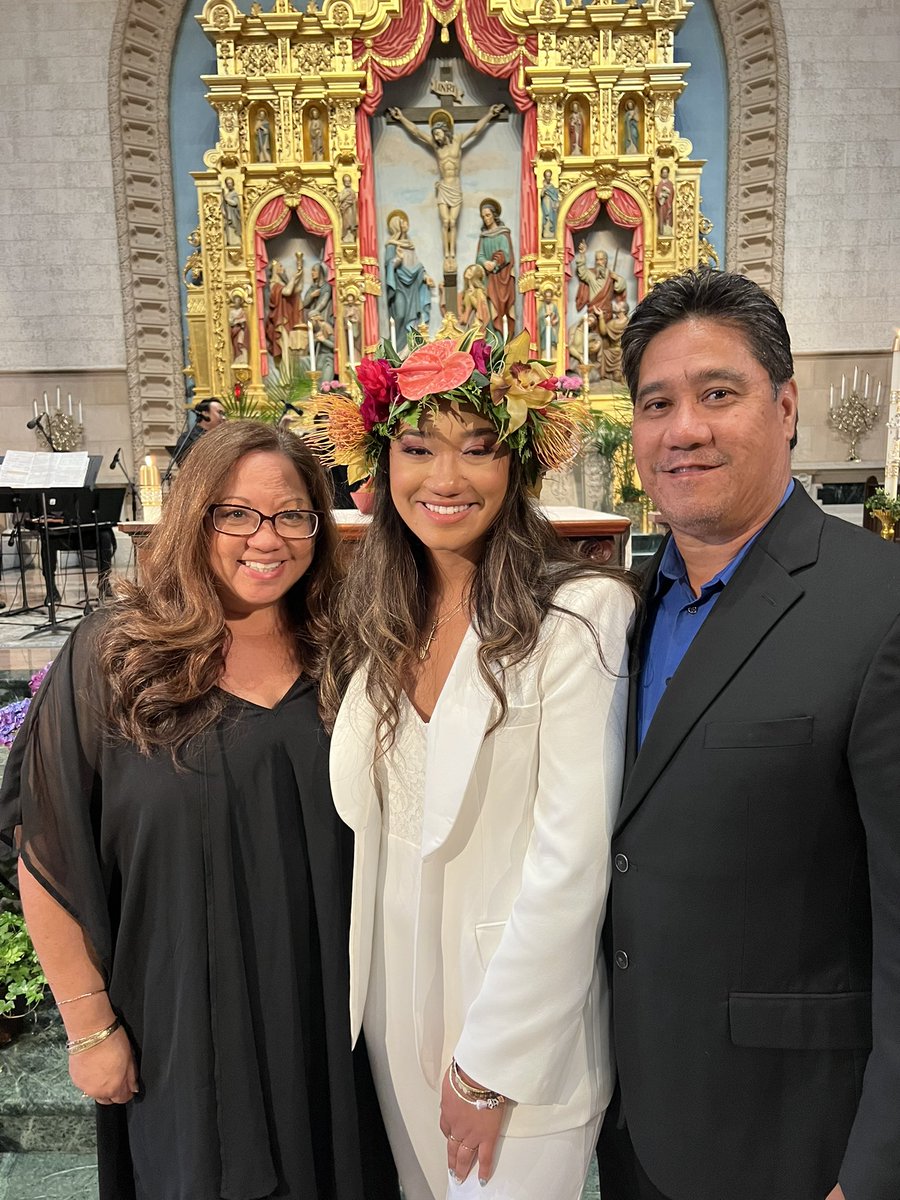 usdministry's tweet photo. It was a joy to celebrate the Law and Graduate Schools Graduation Mass this afternoon in Founders Chapel.  Congratulations graduates! https://t.co/3gAfOIhkDD