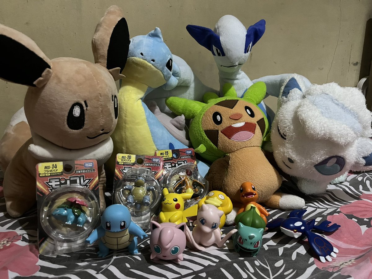 TheExplorer_88's tweet photo. My babies....and I want moooooooore!!! 

#Pokemon https://t.co/tcRxc5aOmF