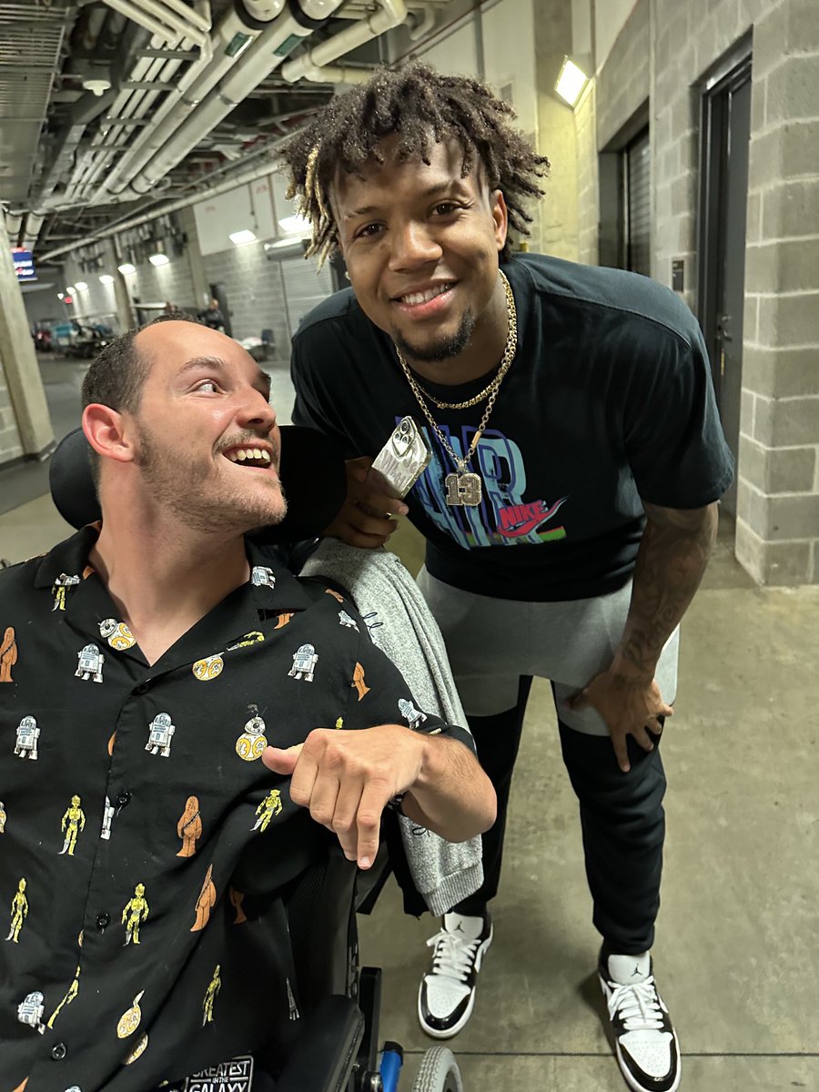 MlbFan98's tweet photo. Thank you so much for taking a picture with me ⁦@ronaldacunajr24⁩!!  

You’re the BEST!!! 🙌🏻🙌🏻🙌🏻🙌🏻 https://t.co/cGXG68xVhJ