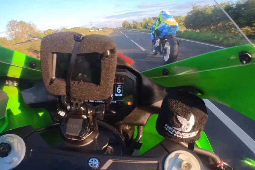Impactante: Desafiando a la muerte en una Kawasaki Ninja ZX-10R a más de 320 km/h en la North West 200 con un dedo roto dlvr.it/SpKHHf