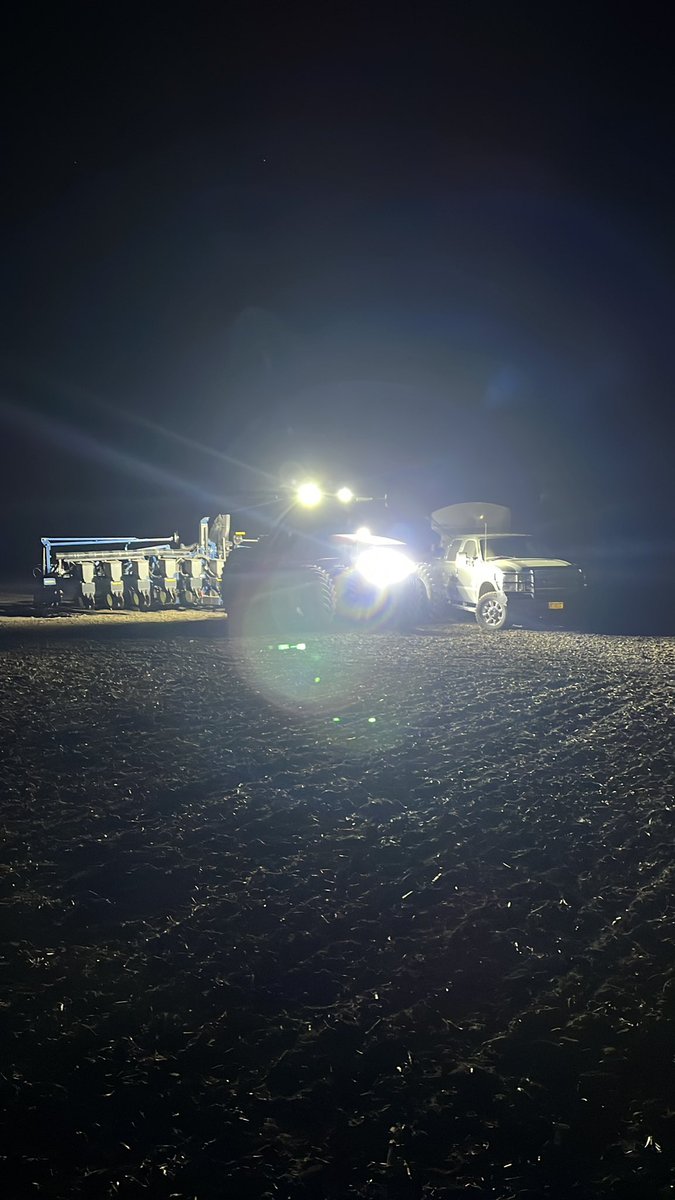 bradysmith's tweet photo. Last fuel fill for #plant23. Hold together for 55 acres ol girl. https://t.co/HLmDbYud7c