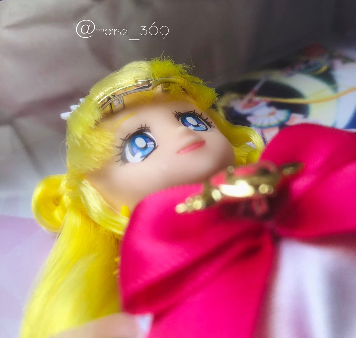 rora_369's tweet photo. セーラームーンはティアラ浮すぎだけど、押しこめばフィットするの?
セレニティと比べるとおでこが広いね!
印象だいぶ違う。
こっちはこっちで可愛いな😊
#styledoll #セーラームーン https://t.co/WG61E1GZOA