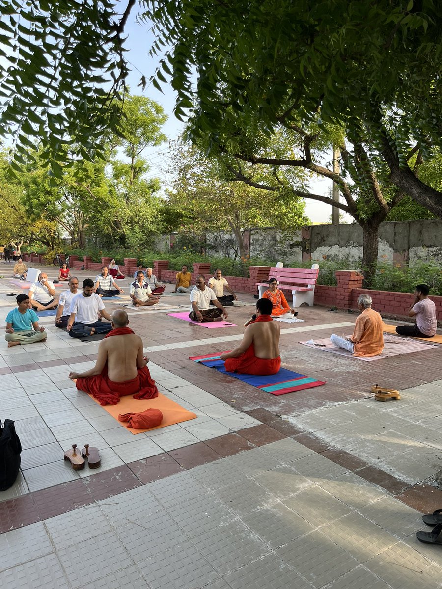 🕉️ भीलवाड़ा , राजस्थान में आज प्रातः काल योग का अनुष्ठान एवं स्वामी जी महाराज के आगमन के लिए प्रचार - प्रसार ।