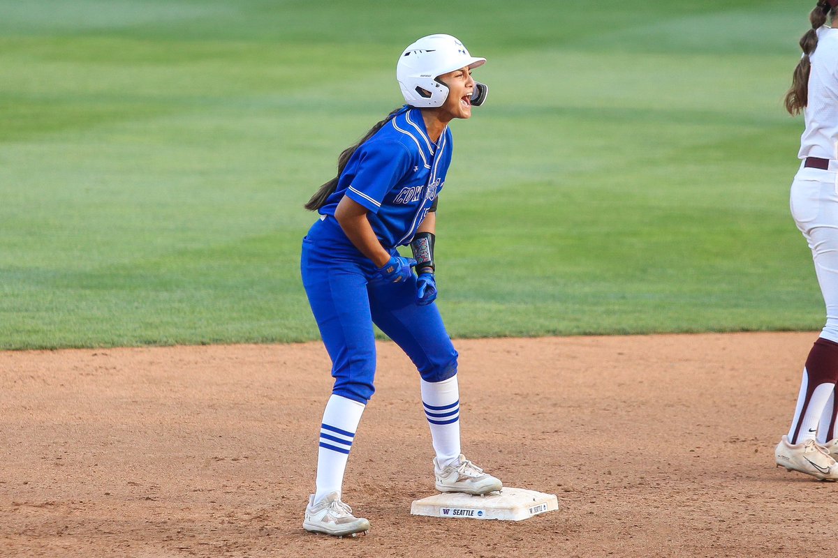 THE COWGIRLS WIN A WILD ONE!!! 🤠

McNeese takes down Minnesota, 5-4, in a 13 inning battle.

#RoadToWCWS x 📸 <a href="/McNeeseSoftball/">McNeese Softball</a>