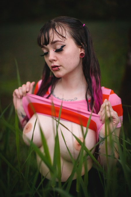 It’s too hot - let’s cool off outside 😇💦 https://t.co/gVyNp8TyFu