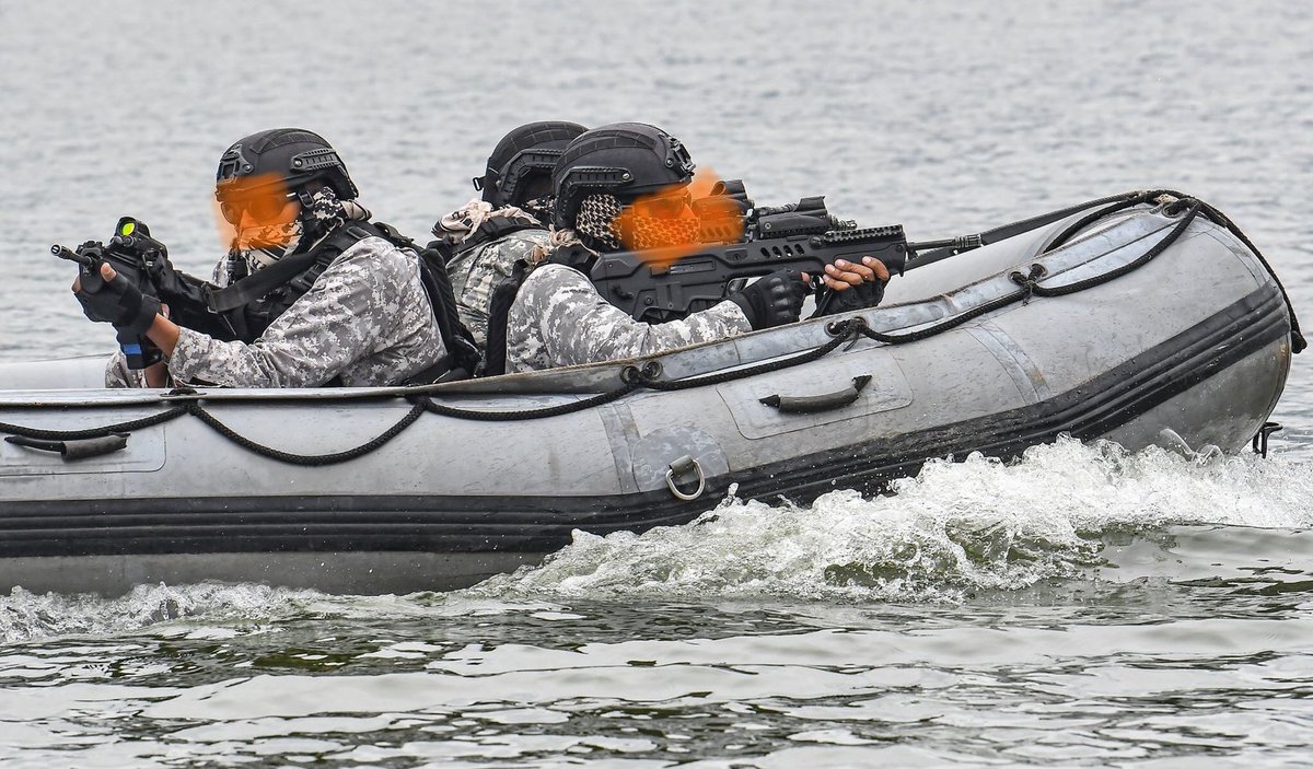 AmitKrSingh87's tweet image. #MarineCommandos #G20inSrinagar

Ahead of the G20, the first such international event being hosted by J&amp;amp;K  elite Marine Commandos (#MARCOS,The Fearless - one of the best Armed Forces in the world) made several rounds of the famous Dal Lake as part of the acclimatisation process