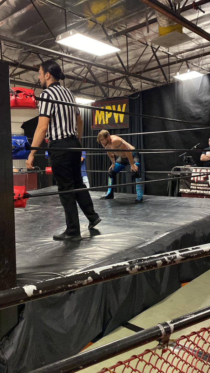 mpwxpress's tweet image. Second match of the night, and @mattvanda209 has taken over the ring in the early going against @Brendan_Divine — can he keep control? Only time will tell. @MPW_CA