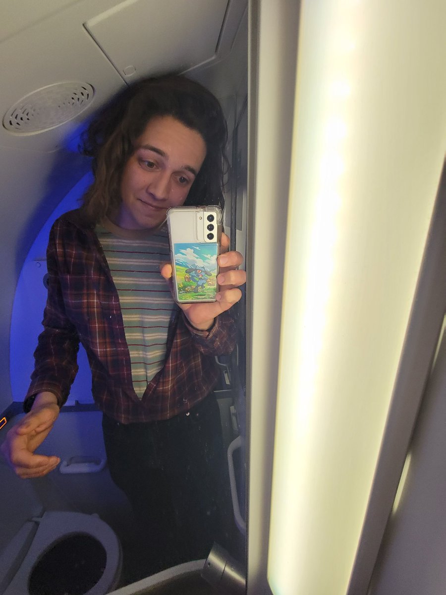 rustbeltenjoyer's tweet photo. Some people are so eager to be fatphobic and mean they fail to realize the benefits of more space on airplanes.

I'm average BMI but 6'5, I also barely fit on a plane.

To those saying "lose weight before flying" to her, would you have me chop off my lower legs so I'm shorter? https://t.co/b4g2dHtK5D