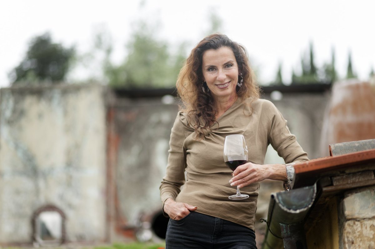 Alessia is often sharing a glass of #wine with you with a smile...

when you visit us.

She is managing the #winetour side together with Manila.

Have you met her?
#winetourism