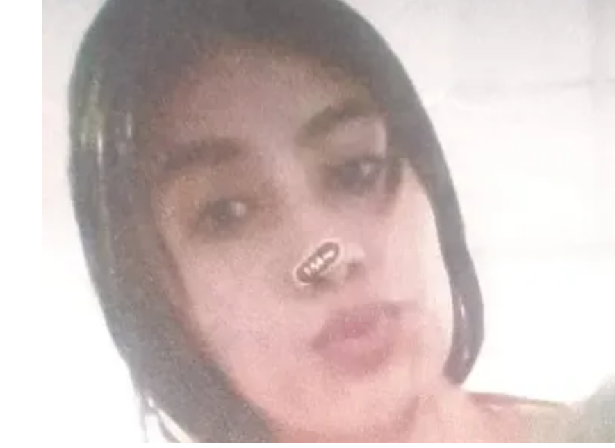 desaparecidaorg's tweet photo. Noelia Noemí Ibarra tiene 17 años, desapareció el 18/5 en la ciudad de Corrientes. Es delgada, altura 1,65.  Vestía remera rosa claro con la imagen de Stich, calza larga negra con rayas a los costados y crocs rosadas. Avisar #URGENTE al ☎️3794-432913, 101 o 911

#Corrientes https://t.co/fFvnQ6vs2o