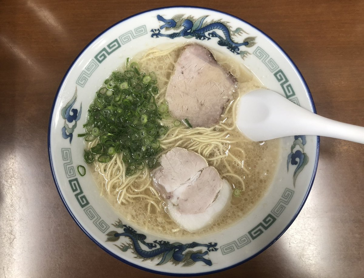 【らーめん八】久留米市の「らーめん八」で「ラーメン」「やきめし」を頂きました。ラーメンもやきめしも変わらず絶品です。もっと頻繁に食べたいですね。